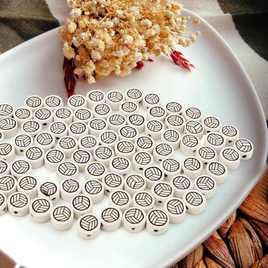 100 pièces de perles de volley-ball 9 mm/0,35'' en forme de balle de sport, breloques d'espacement souples faites à la main en argile polymère pour collier, bracelet, bijoux, boucles d'oreilles, pinces à cheveux, fournitures de fabrication artisanale, acc